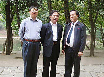 国家安全局、湖南省煤监局、煤炭局领导一行，在省市领导和公司董事长陪同下在韶山参观